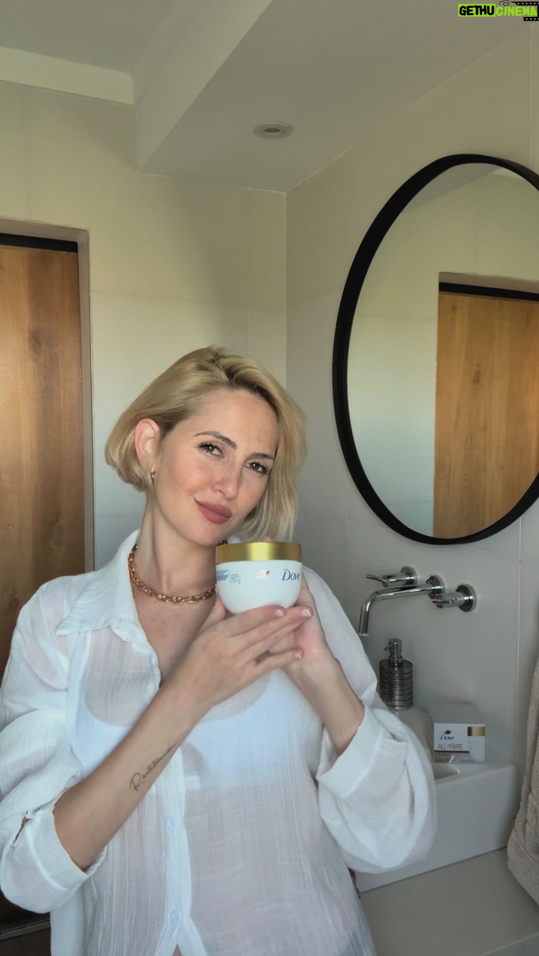 Mercedes Lambre - 5.8K Likes - @dove al recate con su linea que repara a nivel molecular 🩵☀️. ustedes la probaron? 💕
#DOVE #DOVEBONDINTENSEREPAIR
#HAIRCARE