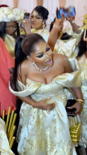 Mercy Aigbe Instagram - Last night was magical 🪄🪄

Atmosphere was filled with so much love!!!! 

Congratulations once again my darling @iyaboojofespris ❤️

Purse @mag_divas 

Next Week we shut down!!!!!!!!!!!!!!!!!

#JP2025 #mothersnight #oreiyaiyawo