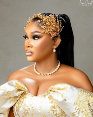Mercy Aigbe Instagram - Out celebrating an amazing Mum, Iya Iyawo herself @iyaboojofespris 💃💃

Purse @mag_divas ❤️

Head Piece @ambassadors50 ❤️

As a mother it’s such an incredible feeling when you are alive to witness the success of your children..

 To all mothers gbogbo ishe awon omo wa ni daada,  ase Oju wa 🙏🏻🙏🏻🙏🏻🙏🏻

#oreiyaiyawo #mothersnight #JP2025