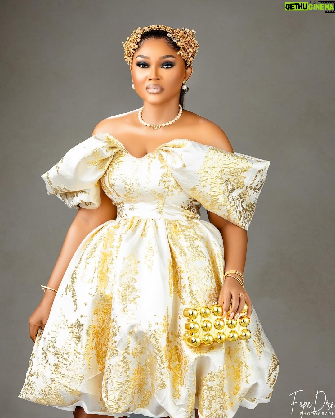 Mercy Aigbe - 138.4K Likes - Out celebrating an amazing Mum, Iya Iyawo herself @iyaboojofespris 💃💃
Purse @mag_divas ❤️
Head Piece @ambassadors50 ❤️
As a mother it’s such an incredible feeling when you are alive to witness the success of your children..
To all mothers gbogbo ishe awon omo wa ni daada, ase Oju wa 🙏🏻🙏🏻🙏🏻🙏🏻
#oreiyaiyawo #mothersnight #JP2025