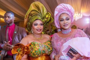 Mercy Aigbe Instagram - Let me use this fine photo of me and @realmercyaigbe Sope purr and happy Sunday to our lovers worldwide 👋🏼😄 As we are chilling and relaxing in the garden of love,, Oya Sope purrr!😄 Beautiful fabric by ore iya Iyawo @shantizworld