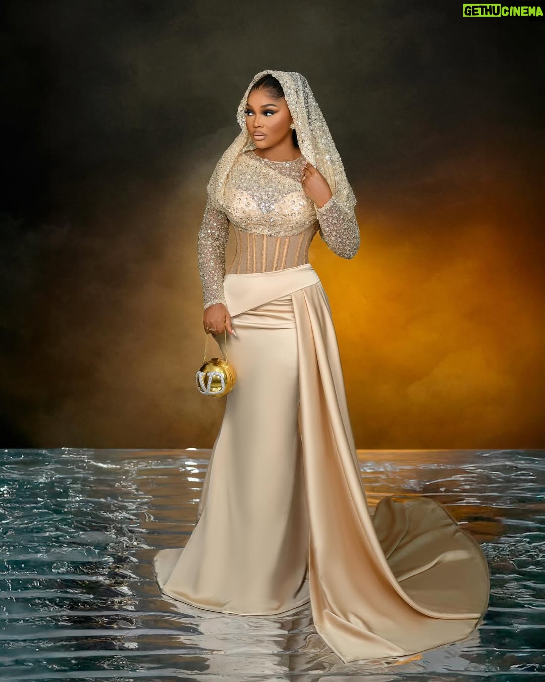 Mercy Aigbe - 136.4K Likes - How Ore Iya Iyawo, Iya Ore Iyawo showed up for JP2025!!!
Outfit @beccaneedlesnstitches
Purse @rhoncares
Hair @myhair.ng
Facebeat @jems.artistry
📸 @boboiso