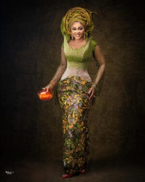 Mercy Aigbe Instagram - Ore Iya Iyawo on call 💚🧡

Outfit @amyaghomi 

Gele @abydouz_gele 

Purse @maronyworld_mainpage 

#jp2025