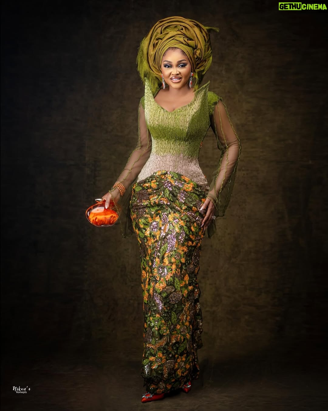 Mercy Aigbe - 164K Likes - Ore Iya Iyawo on call 💚🧡
Outfit @amyaghomi
Gele @abydouz_gele
Purse @maronyworld_mainpage
#jp2025