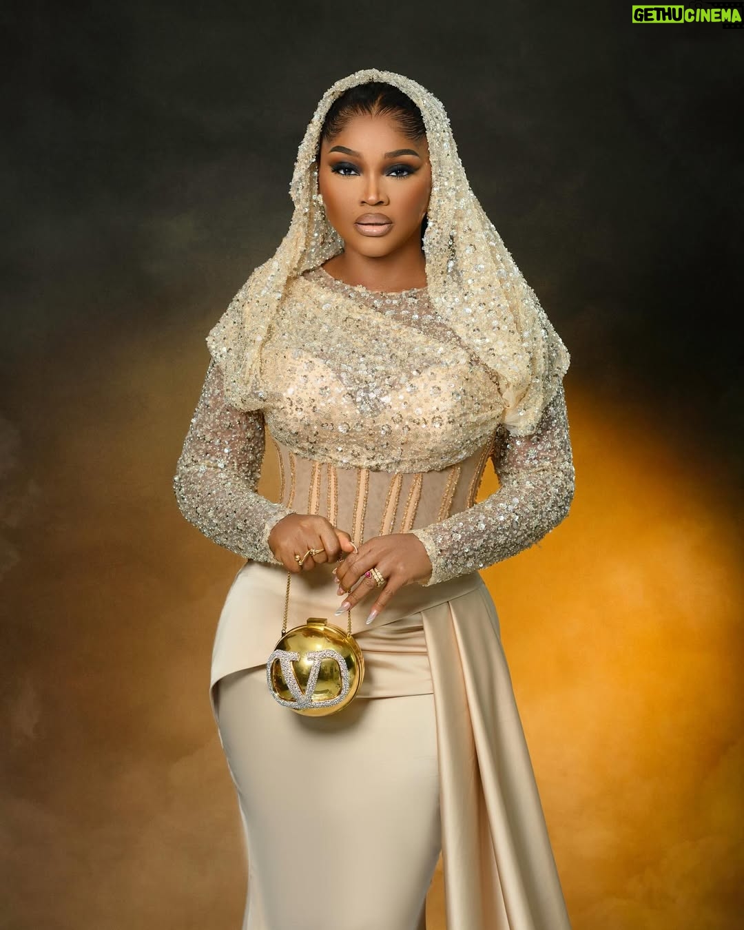 Mercy Aigbe - 136.4K Likes - How Ore Iya Iyawo, Iya Ore Iyawo showed up for JP2025!!!
Outfit @beccaneedlesnstitches
Purse @rhoncares
Hair @myhair.ng
Facebeat @jems.artistry
📸 @boboiso