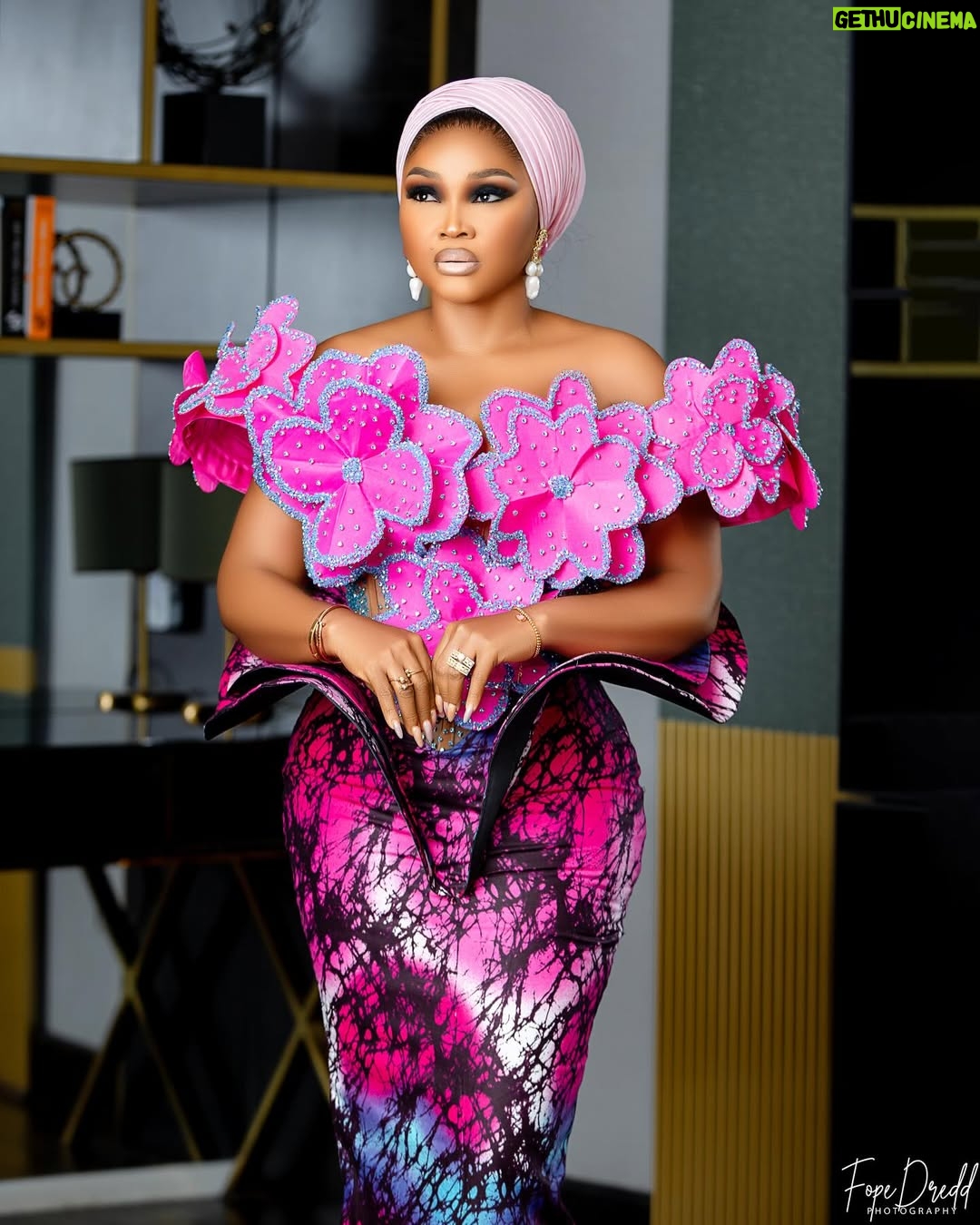 Mercy Aigbe - 73.5K Likes - Out supporting my girl @eniola_ajao on the premiere of her movie OWANBE THIEVES!!!!
Outfit @sleekcouture
Head wrap stylist @abydouz_gele
Facebeat @jems.artistry
Purse @maronyworld_mainpage
Shoes @mag_divas
Earrings @_luideo_
Skin Glow @fairandwhite.ng Mix & Ready to Glow Range 🌟
📸 @fopedreddphotography