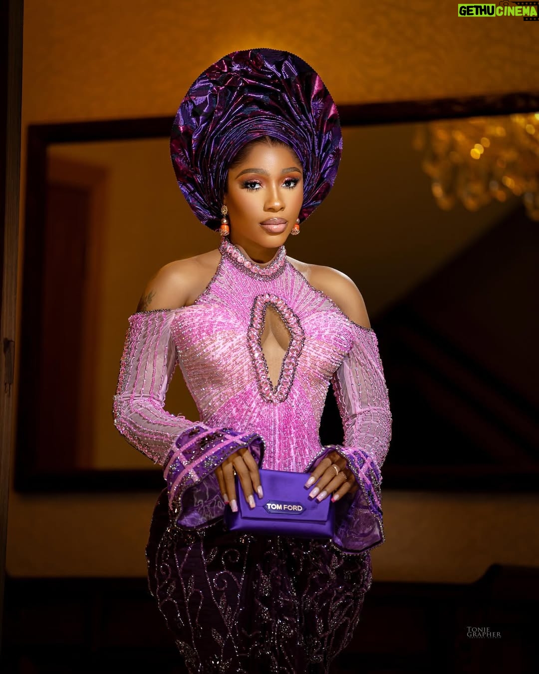 Mercy Eke - 212.6K Likes - Never had to do too much💜💜2025 bride loading 😉
Dress - @pearls_bridals
Styled - @officialswazzi
Photographer - @toniegrapher