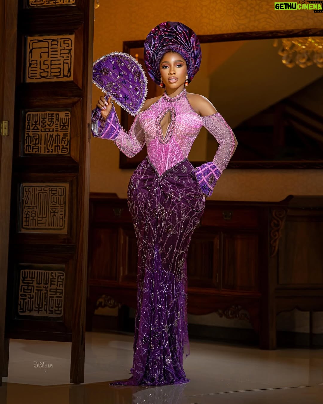 Mercy Eke - 212.6K Likes - Never had to do too much💜💜2025 bride loading 😉
Dress - @pearls_bridals
Styled - @officialswazzi
Photographer - @toniegrapher