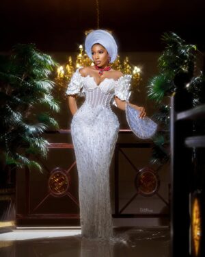 Mercy Eke Instagram - IJELE 🤍🤍🤍🤍🤍

Dress - @pearls_bridals 
Styling - @officialswazzi
Mua - @revysbeauty 
Fan & beads - @onyix_craft
Gele - @sammyinventions
Hairstylist - @oghairplace 
Maidens - @afrikconcept
Photographer - @toniegrapher 
Video - @_avidstudio