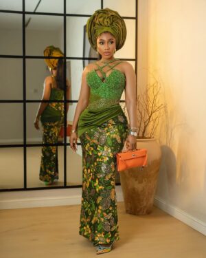 Mercy Eke Instagram - Out for my girl @its.priscy because love deserves a slay! #JP2025 🧡💚

Outfit: @amyaghomi 🧡💚
Styling: @mz_florashaw 
Mua: @jyrosignature_mua 
📸 @bangraphy @tadeshotit
Hair :  @exquisite_world01