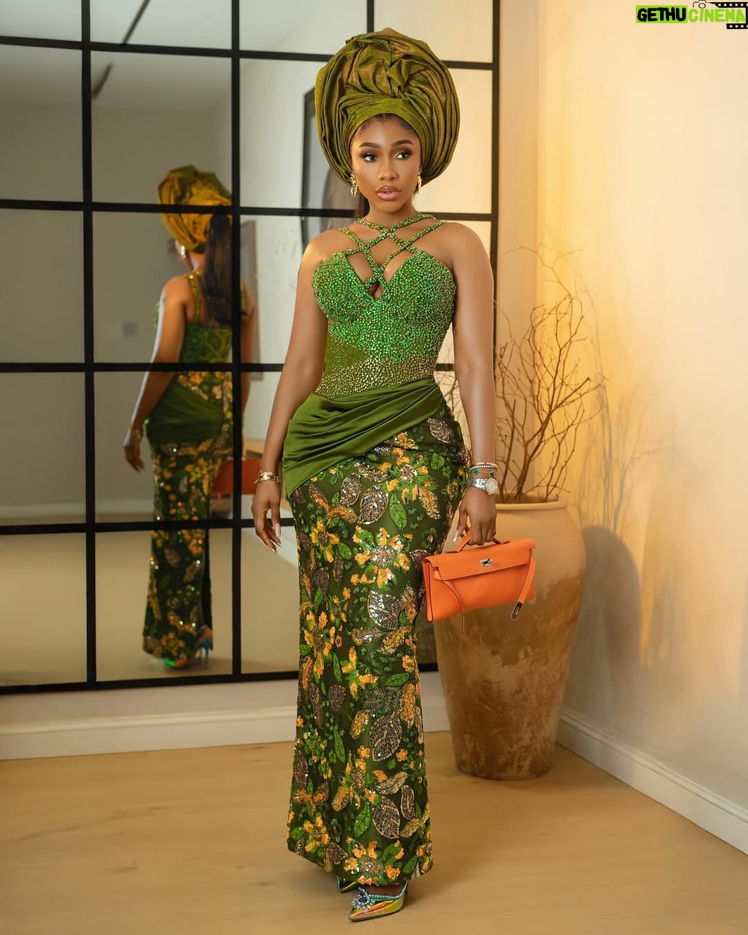 Mercy Eke - 222.1K Likes - Out for my girl @its.priscy because love deserves a slay! #JP2025 🧡💚
Outfit: @amyaghomi 🧡💚
Styling: @mz_florashaw
Mua: @jyrosignature_mua
📸 @bangraphy @tadeshotit
Hair : @exquisite_world01