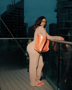 Mercy Eke Instagram - Working hard and staying soft. Let’s own this week with grace. 💻 

#NewWeek