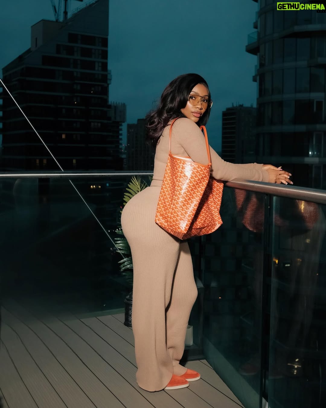 Mercy Eke - 142.2K Likes - Working hard and staying soft. Let’s own this week with grace. 💻
#NewWeek