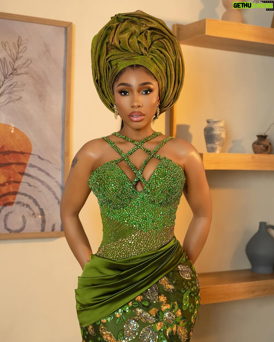 Mercy Eke - 222.1K Likes - Out for my girl @its.priscy because love deserves a slay! #JP2025 🧡💚
Outfit: @amyaghomi 🧡💚
Styling: @mz_florashaw
Mua: @jyrosignature_mua
📸 @bangraphy @tadeshotit
Hair : @exquisite_world01