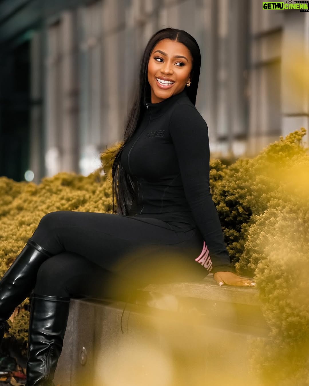 Mercy Eke - 135.5K Likes - Own your path, embrace the moment, and let the world catch up 😉
📸 @tearrubbermediaa
