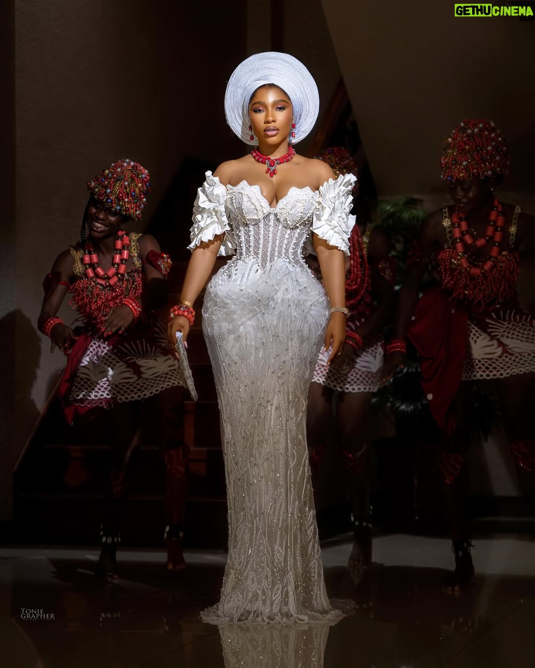 Mercy Eke - 162.8K Likes - IJELE 🤍🤍🤍🤍🤍
Dress - @pearls_bridals
Styling - @officialswazzi
Mua - @revysbeauty
Fan & beads - @onyix_craft
Gele - @sammyinventions
Hairstylist - @oghairplace
Maidens - @afrikconcept
Photographer - @toniegrapher
Video - @_avidstudio