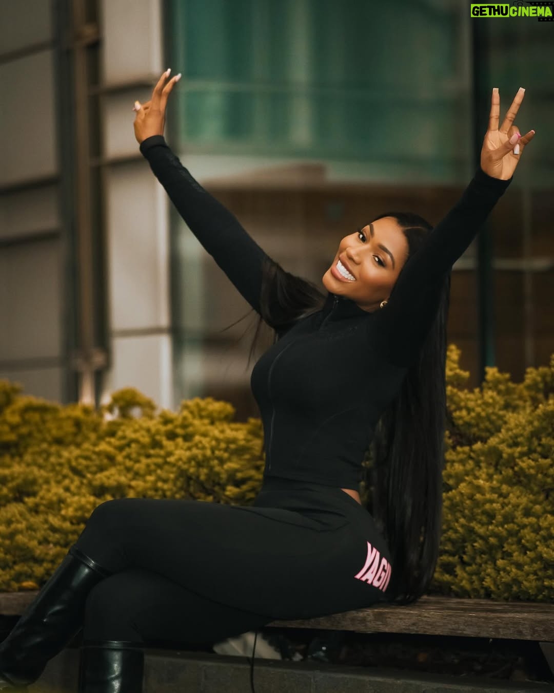 Mercy Eke - 135.5K Likes - Own your path, embrace the moment, and let the world catch up 😉
📸 @tearrubbermediaa