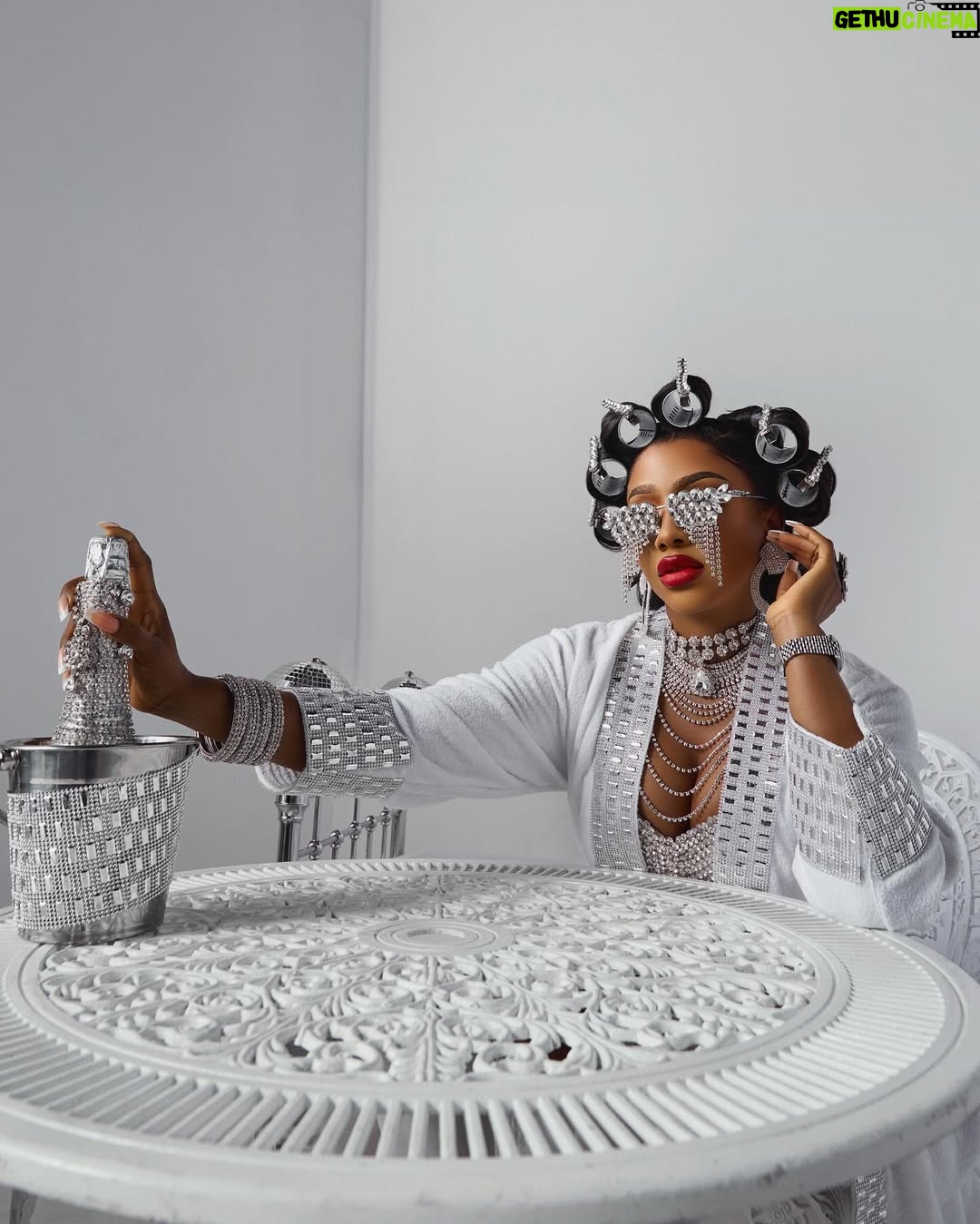 Mercy Eke - 221.3K Likes - Here’s to another year of endless blessings, boss-level moves, unapologetic luxury, living life in full glam, taking over rooms, and manifesting more of the finer things of life🥂
HAPPY BIRTHDAY TO ME🥳🎉🎂
Stylist: @styled_by_maklinscout
Makeup: @blackrose_mua
Hairstylist: @callixng
Photography: @peter_stonee
Neck piece: @beadsbyhayolar
Set design: @styled_by_maklinscout
#BirthdayGirl