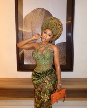 Mercy Eke Instagram - Out for my girl @its.priscy because love deserves a slay! #JP2025 🧡💚

Outfit: @amyaghomi 🧡💚
Styling: @mz_florashaw 
Mua: @jyrosignature_mua 
📸 @bangraphy @tadeshotit
Hair :  @exquisite_world01