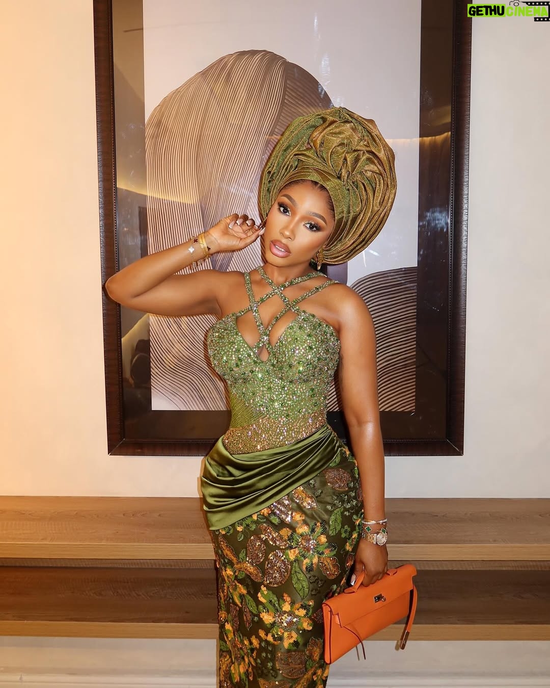 Mercy Eke - 222.1K Likes - Out for my girl @its.priscy because love deserves a slay! #JP2025 🧡💚
Outfit: @amyaghomi 🧡💚
Styling: @mz_florashaw
Mua: @jyrosignature_mua
📸 @bangraphy @tadeshotit
Hair : @exquisite_world01