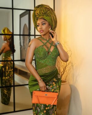 Mercy Eke Instagram - Out for my girl @its.priscy because love deserves a slay! #JP2025 🧡💚

Outfit: @amyaghomi 🧡💚
Styling: @mz_florashaw 
Mua: @jyrosignature_mua 
📸 @bangraphy @tadeshotit
Hair :  @exquisite_world01