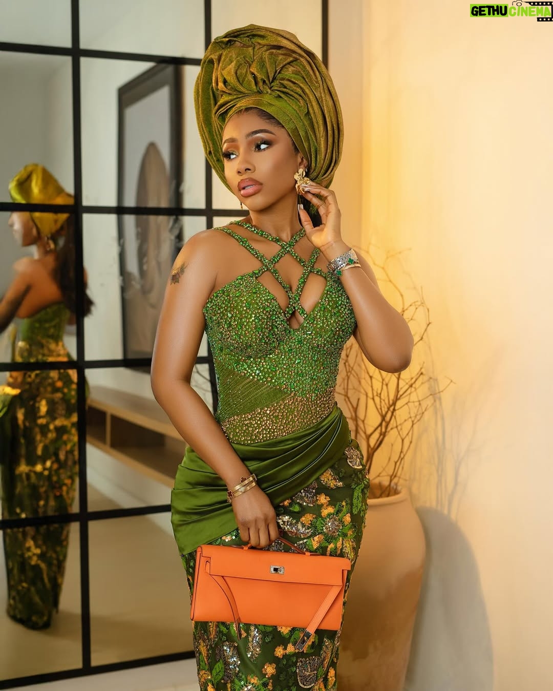 Mercy Eke - 222.1K Likes - Out for my girl @its.priscy because love deserves a slay! #JP2025 🧡💚
Outfit: @amyaghomi 🧡💚
Styling: @mz_florashaw
Mua: @jyrosignature_mua
📸 @bangraphy @tadeshotit
Hair : @exquisite_world01