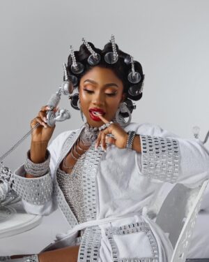 Mercy Eke Instagram - Here’s to another year of endless blessings, boss-level moves, unapologetic luxury, living life in full glam, taking over rooms, and manifesting more of the finer things of life🥂 

HAPPY BIRTHDAY TO ME🥳🎉🎂

Stylist: @styled_by_maklinscout 
Makeup: @blackrose_mua 
Hairstylist: @callixng 
Photography: @peter_stonee 
Neck piece: @beadsbyhayolar 
Set design: @styled_by_maklinscout 

#BirthdayGirl