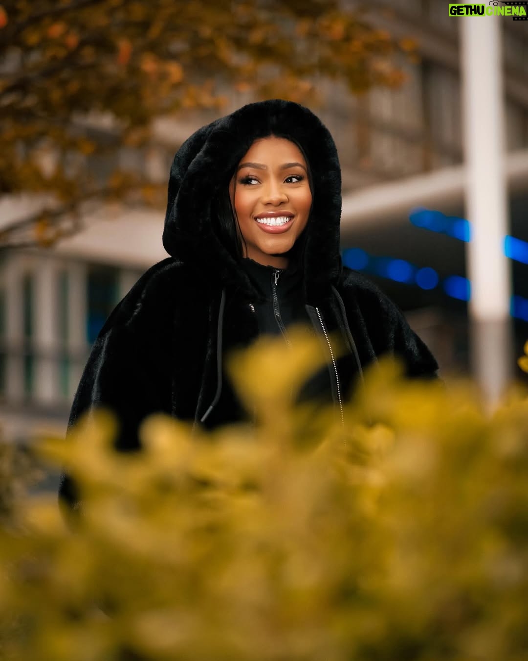 Mercy Eke - 135.5K Likes - Own your path, embrace the moment, and let the world catch up 😉
📸 @tearrubbermediaa