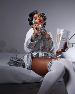 Mercy Eke Instagram - Here’s to another year of endless blessings, boss-level moves, unapologetic luxury, living life in full glam, taking over rooms, and manifesting more of the finer things of life🥂 

HAPPY BIRTHDAY TO ME🥳🎉🎂

Stylist: @styled_by_maklinscout 
Makeup: @blackrose_mua 
Hairstylist: @callixng 
Photography: @peter_stonee 
Neck piece: @beadsbyhayolar 
Set design: @styled_by_maklinscout 

#BirthdayGirl