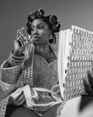 Mercy Eke Instagram - Here’s to another year of endless blessings, boss-level moves, unapologetic luxury, living life in full glam, taking over rooms, and manifesting more of the finer things of life🥂 

HAPPY BIRTHDAY TO ME🥳🎉🎂

Stylist: @styled_by_maklinscout 
Makeup: @blackrose_mua 
Hairstylist: @callixng 
Photography: @peter_stonee 
Neck piece: @beadsbyhayolar 
Set design: @styled_by_maklinscout 

#BirthdayGirl