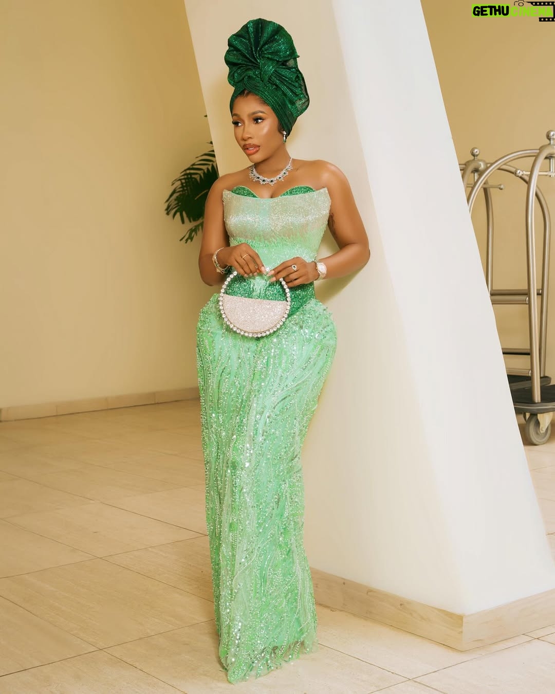 Mercy Eke - 145.7K Likes - Odoziakụ̀ 🤩 Wedding Guest💚
Outfit - @amyaghomi
Styled @mz_florashaw
Photography - @bangraphy
Makeup - @ivstouch
Gele - @jk_geleandbeads
Hair: @synthiana_beautyparlour
#LoveUnitesUS24 #CrazyAboutUS24