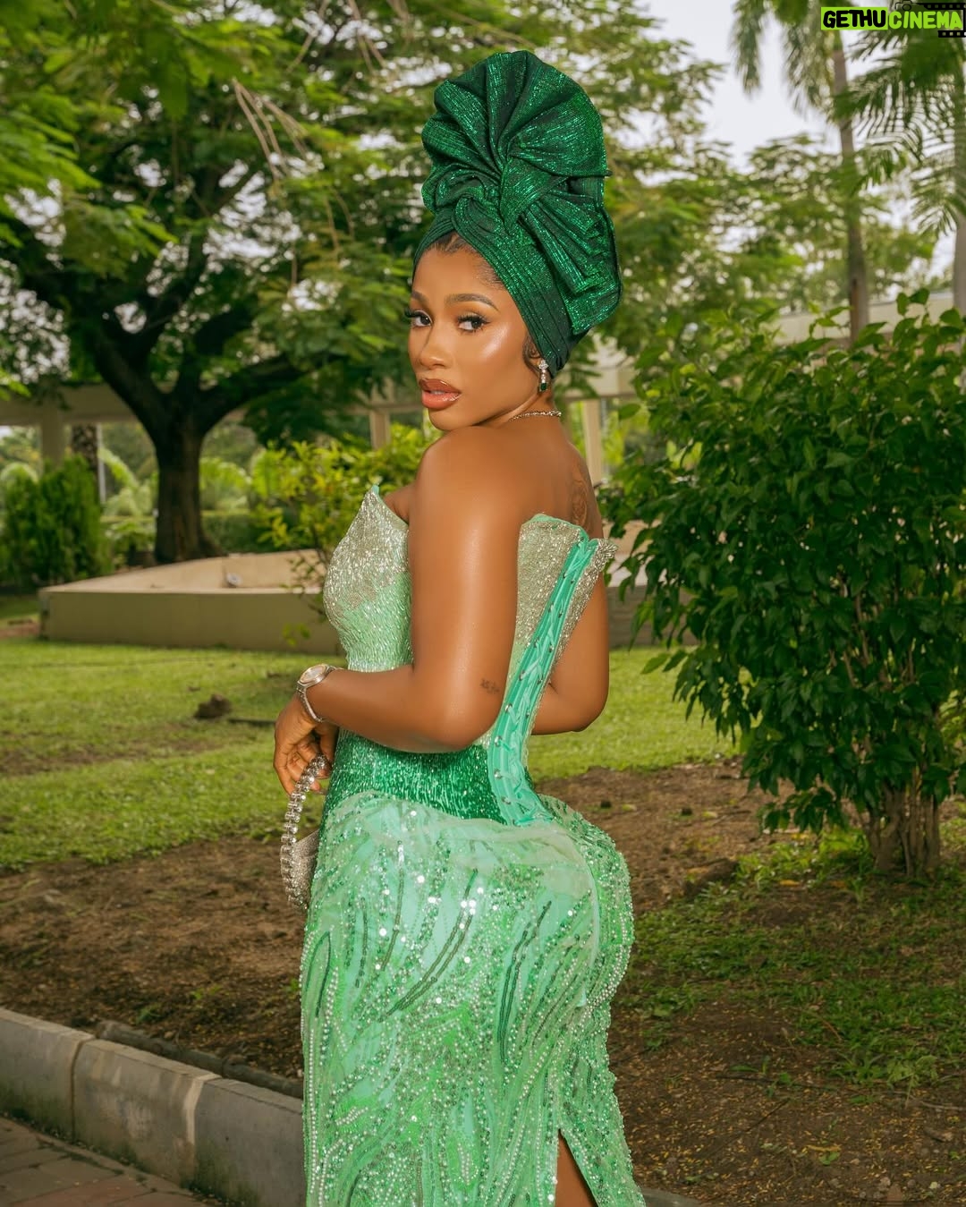 Mercy Eke - 145.7K Likes - Odoziakụ̀ 🤩 Wedding Guest💚
Outfit - @amyaghomi
Styled @mz_florashaw
Photography - @bangraphy
Makeup - @ivstouch
Gele - @jk_geleandbeads
Hair: @synthiana_beautyparlour
#LoveUnitesUS24 #CrazyAboutUS24