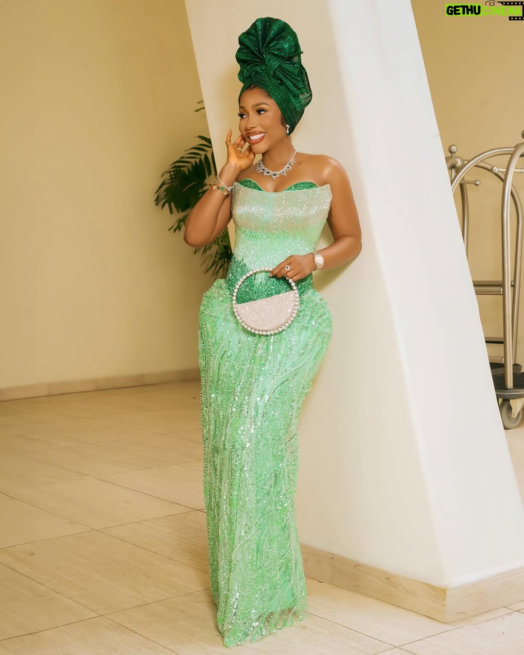 Mercy Eke - 145.7K Likes - Odoziakụ̀ 🤩 Wedding Guest💚
Outfit - @amyaghomi
Styled @mz_florashaw
Photography - @bangraphy
Makeup - @ivstouch
Gele - @jk_geleandbeads
Hair: @synthiana_beautyparlour
#LoveUnitesUS24 #CrazyAboutUS24