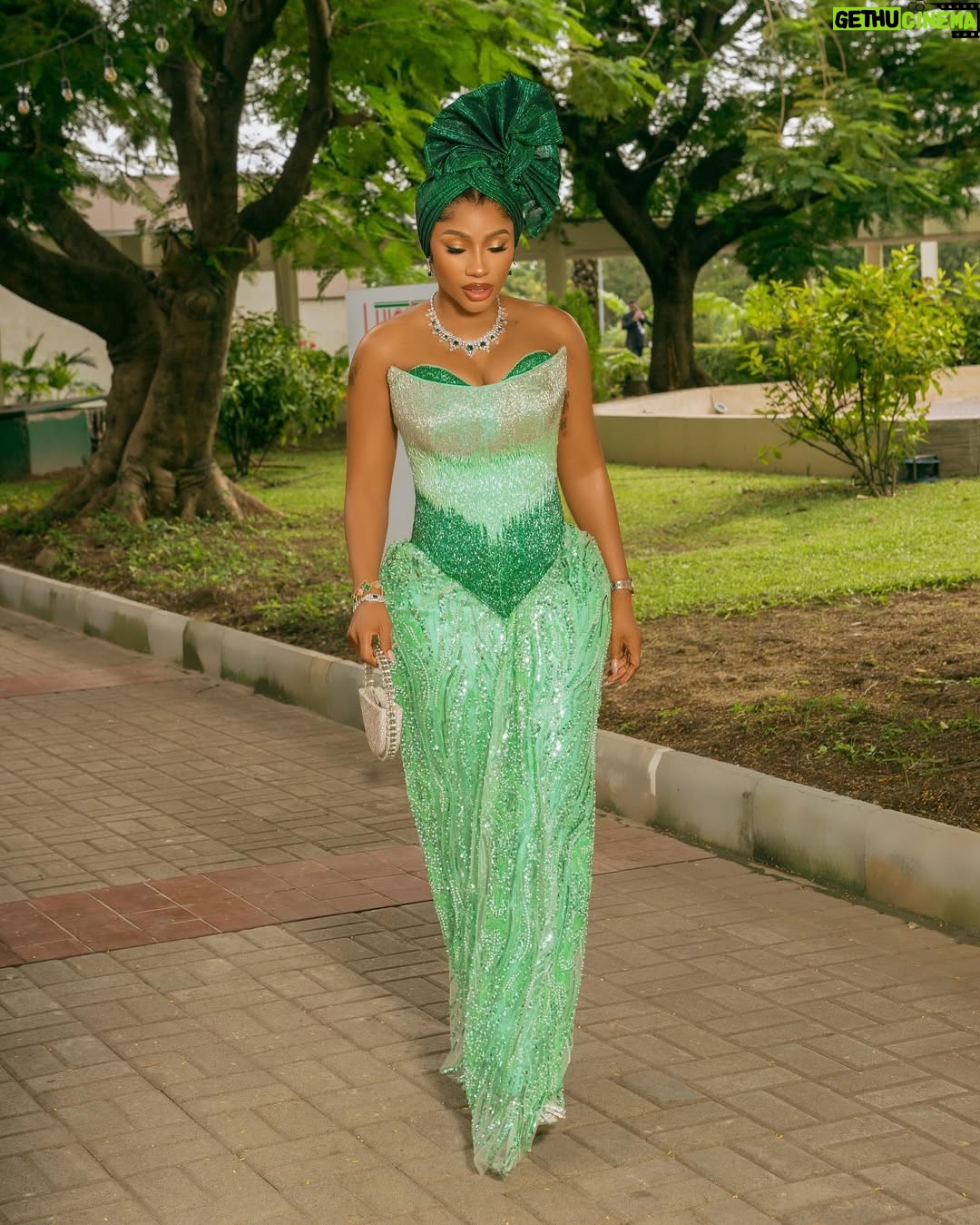 Mercy Eke - 145.7K Likes - Odoziakụ̀ 🤩 Wedding Guest💚
Outfit - @amyaghomi
Styled @mz_florashaw
Photography - @bangraphy
Makeup - @ivstouch
Gele - @jk_geleandbeads
Hair: @synthiana_beautyparlour
#LoveUnitesUS24 #CrazyAboutUS24