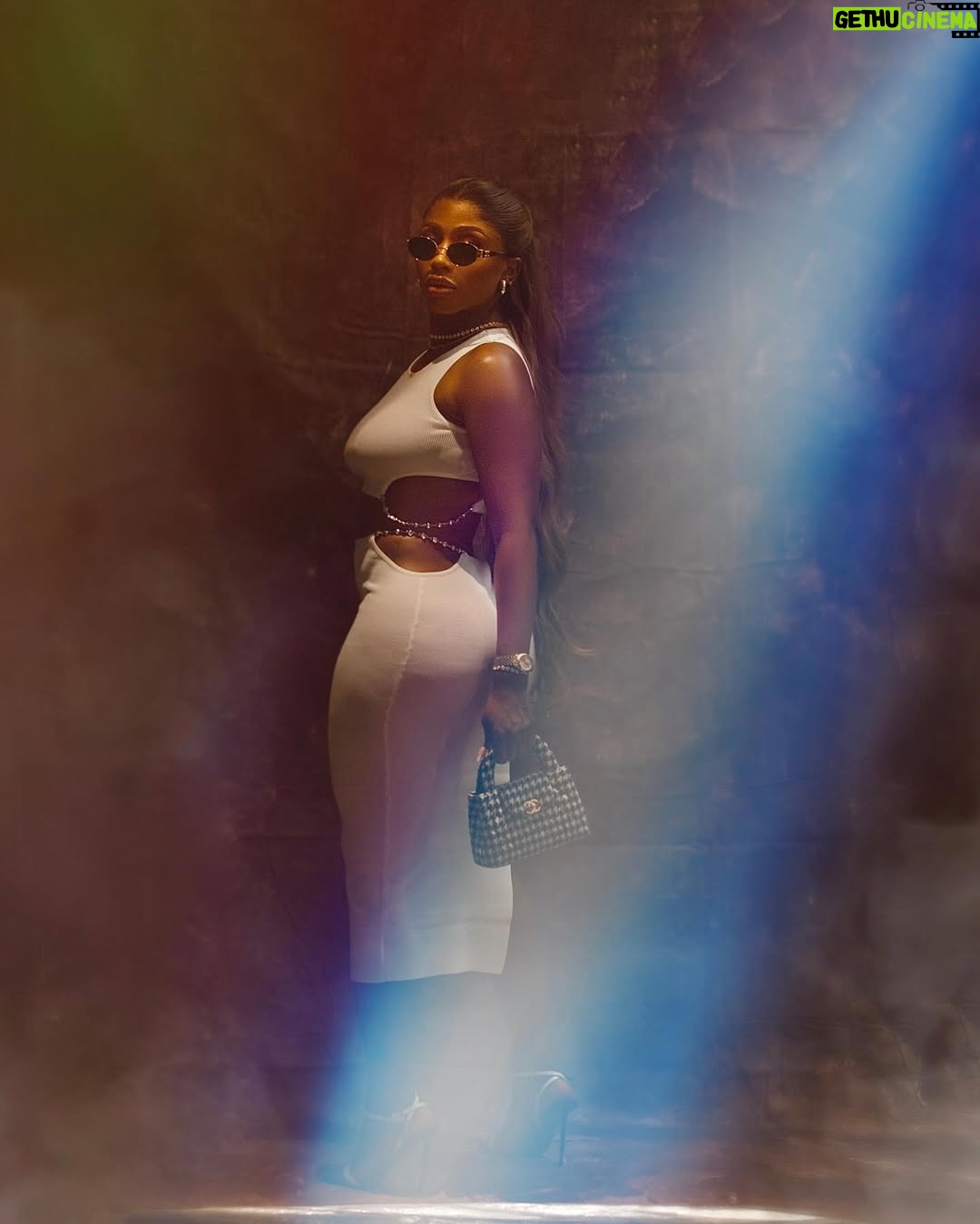 Mercy Eke - 137.3K Likes - “If them no hype you HYPE YOURSELF”
📸 @jeffchinonso