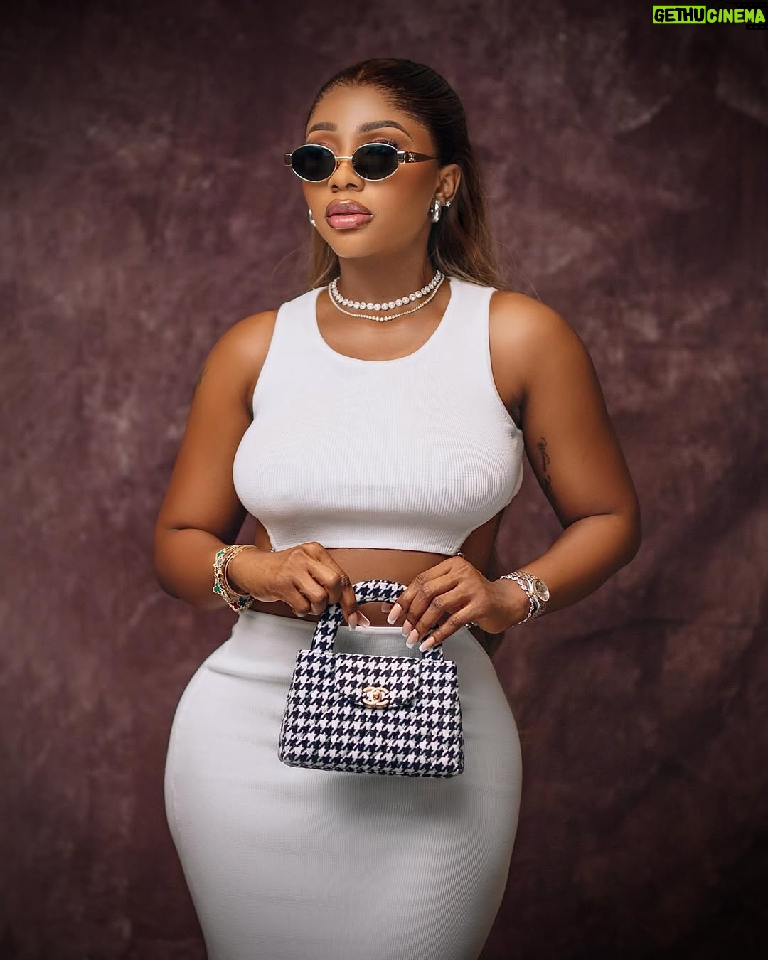 Mercy Eke - 137.3K Likes - “If them no hype you HYPE YOURSELF”
📸 @jeffchinonso