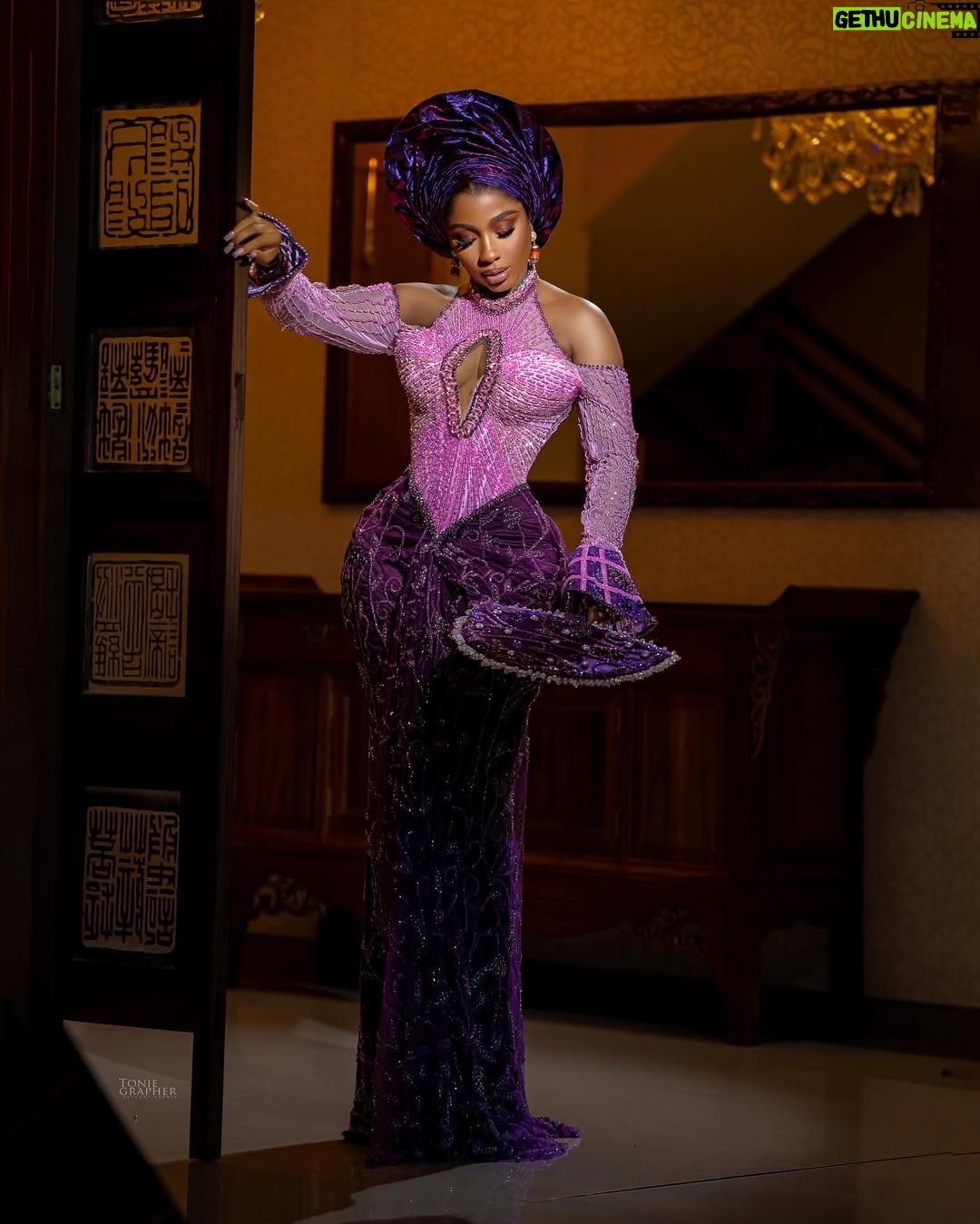 Mercy Eke - 212.6K Likes - Never had to do too much💜💜2025 bride loading 😉
Dress - @pearls_bridals
Styled - @officialswazzi
Photographer - @toniegrapher