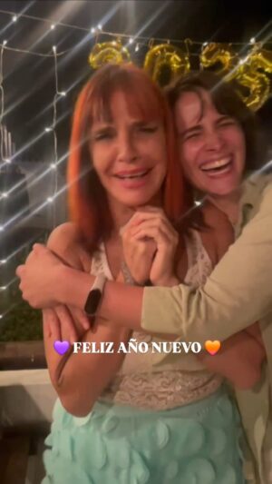 Micaela Riera Instagram - De parte de las Fabis

Un 2025 lleno de amor, trabajo y salud!