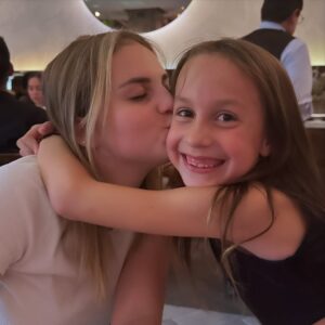 Michelle Vieth Instagram - Feliz día de las madres 💐 Happy Mother’s Day 
A quienes estuvieron antes que nosotras, a quienes son y a quienes serán.. Ser Mamá… ¿será que alcanzen las palabras para describirlo? Nooo… SWIPE 🔛!! La plenitud de mi vida, la plenitud como mujer llegó cuando llegaron mis amores LEAN, MICHI, KIKI y KEIKA … GRACIAS DIOS ✨🙏🏼✨!! Este amor tuyo a través de ellos, no tiene comparación.. Que sea un gran día para todas las mamás, las honro, admiro y respeto … ♥️✨🙏🏼✨♥️