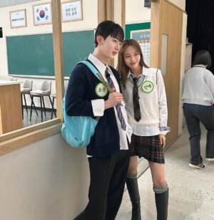 Min Sun-ye Instagram - 역시.
뭘 하느냐 보단
누구랑 하느냐가 중요했다.

@kwon_jo 너랑 첫 토크예능. 
지인짜 재밌었다♥️

#아는형님들감사드려요
