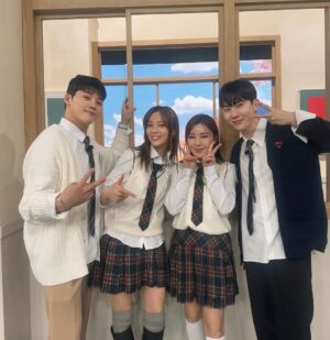 Min Sun-ye Instagram - 역시.
뭘 하느냐 보단
누구랑 하느냐가 중요했다.

@kwon_jo 너랑 첫 토크예능. 
지인짜 재밌었다♥️

#아는형님들감사드려요