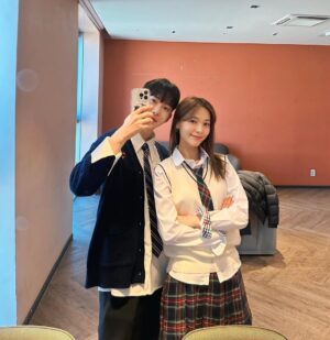 Min Sun-ye Instagram - 역시.
뭘 하느냐 보단
누구랑 하느냐가 중요했다.

@kwon_jo 너랑 첫 토크예능. 
지인짜 재밌었다♥️

#아는형님들감사드려요
