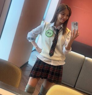 Min Sun-ye Instagram - 역시.
뭘 하느냐 보단
누구랑 하느냐가 중요했다.

@kwon_jo 너랑 첫 토크예능. 
지인짜 재밌었다♥️

#아는형님들감사드려요