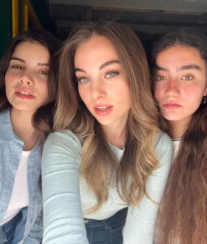 Mina Derman Instagram - 🙆🏼‍♀️🙅🏼‍♀️💁🏼‍♀️