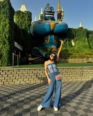 Misha Narang Instagram - Where the life begins and love never ends. We call it family❤️

Making memories with my favorite people❤️

#siblings #family #familytime❤️ #dubai #miraclegarden #travel #explore