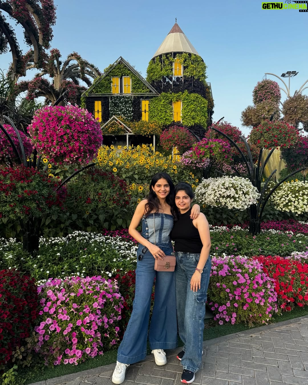 Misha Narang - 12K Likes - Where the life begins and love never ends. We call it family❤️
Making memories with my favorite people❤️
#siblings #family #familytime❤️ #dubai #miraclegarden #travel #explore
