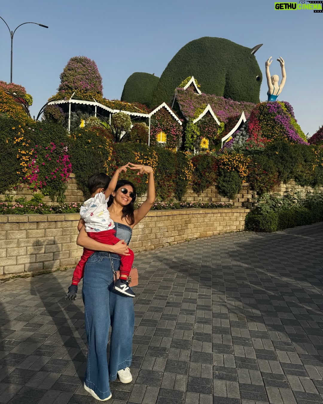 Misha Narang - 12K Likes - Where the life begins and love never ends. We call it family❤️
Making memories with my favorite people❤️
#siblings #family #familytime❤️ #dubai #miraclegarden #travel #explore