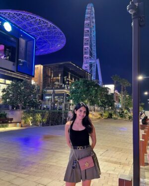 Misha Narang Instagram - Caught feelings….. for this city 🖤

#bluewaters #bluewatersdubai #dubai #travel #explore #mishanarang