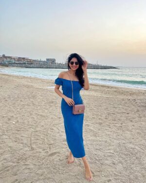 Misha Narang Instagram - Where the wind whispers and the vibes are just right🧚🏻‍♀️

#beach #wind #peace #goodvibes #lamerdubai #dubai #travel #travelgram #explore