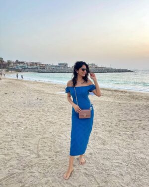 Misha Narang Instagram - Where the wind whispers and the vibes are just right🧚🏻‍♀️

#beach #wind #peace #goodvibes #lamerdubai #dubai #travel #travelgram #explore